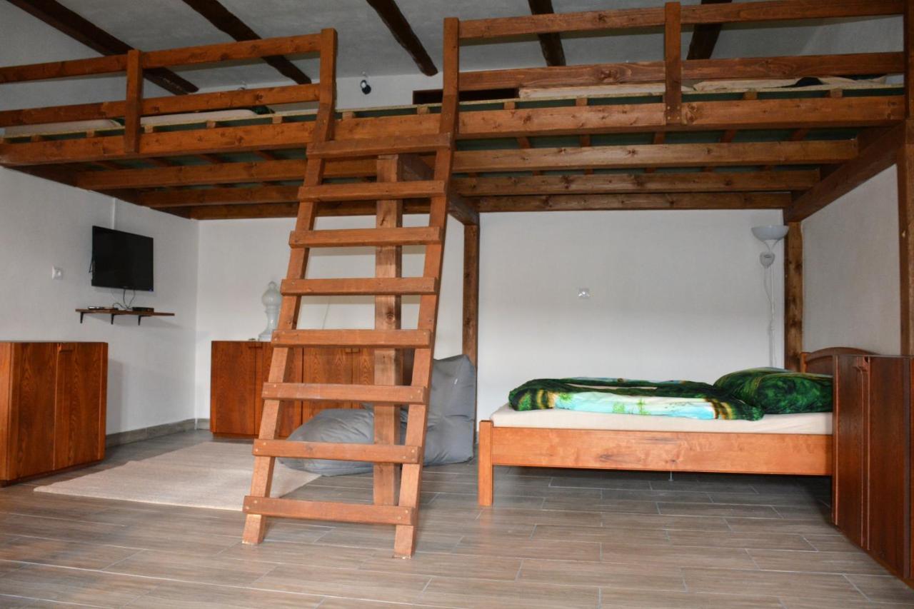 Na Konske Farme Apartment Malecov Bagian luar foto