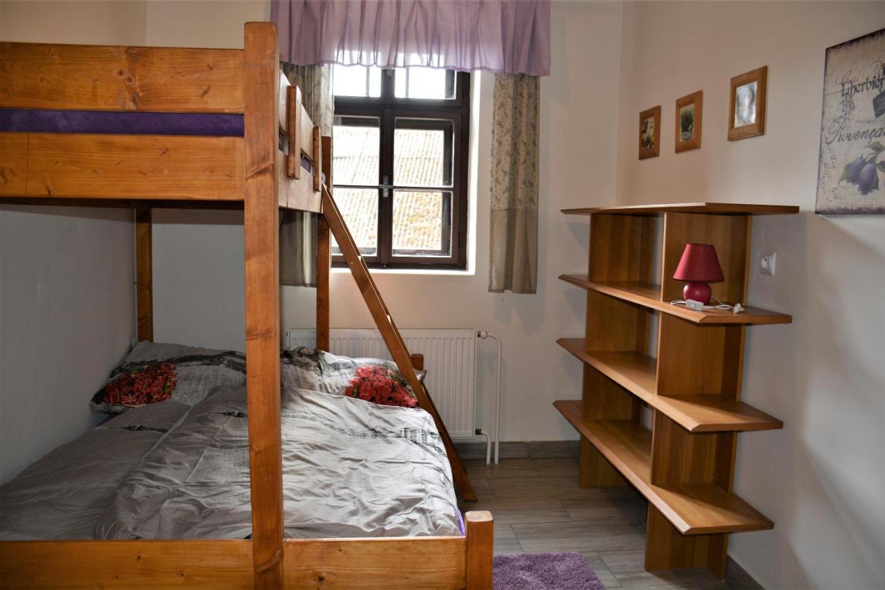 Na Konske Farme Apartment Malecov Bagian luar foto